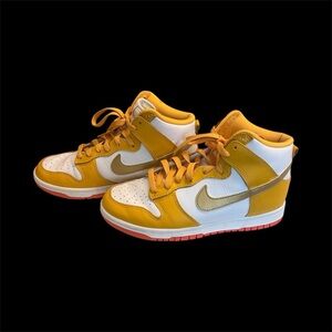 NIKE DUNK HIGH WOMEN'S SIZE 7.5 UNIVERSITY GOLD / METALLIC GOLD $75